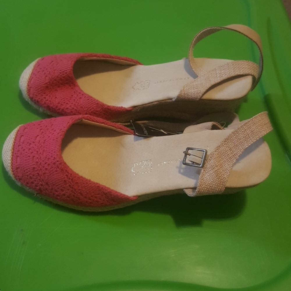 DARK PINK WEDGES